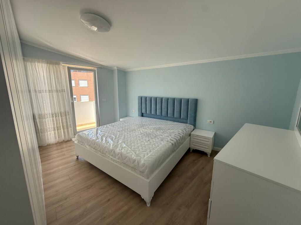 Apartament 2+1+2 per qira, Hotel Radisson, Liqeni i Thate