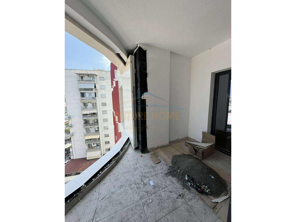 Shitet apartament 1+1 Zogu i Zi