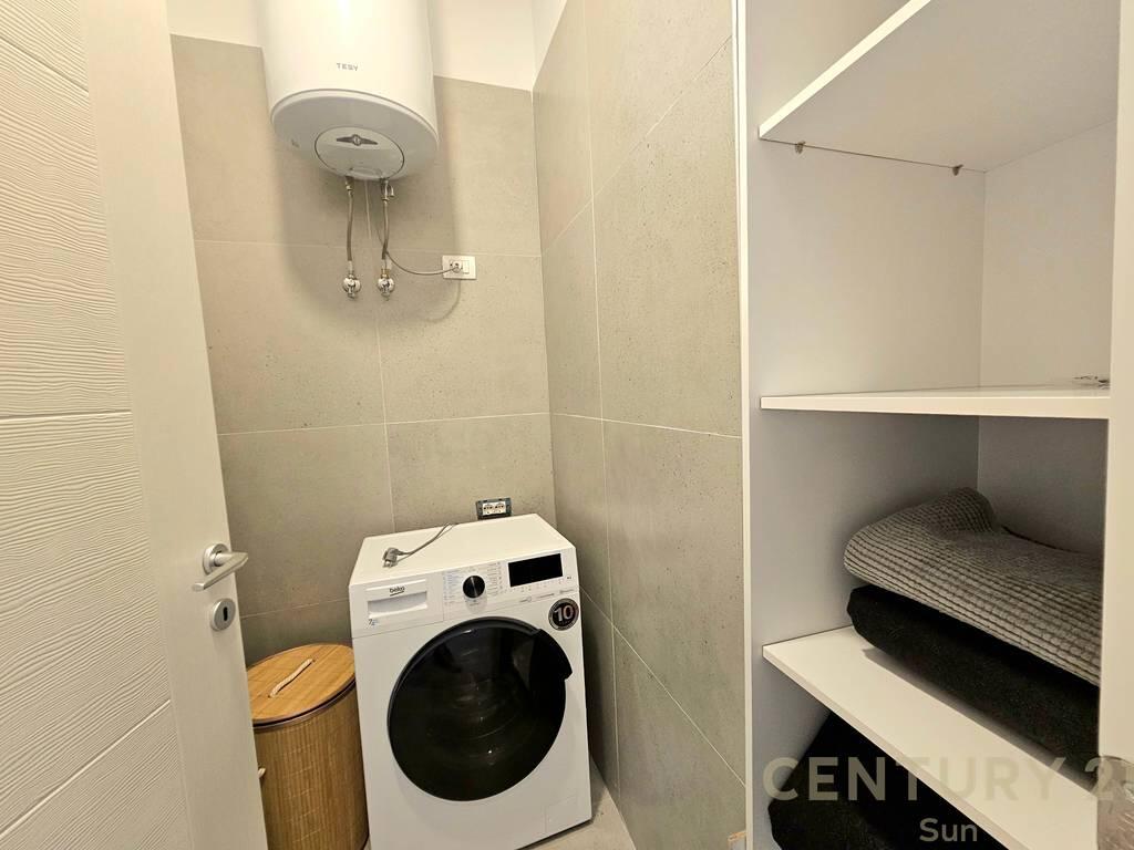 🏡 APARTAMENT 1+1 + POST PARKIMI NË LIQENIN E THATË – PRANË HOTEL RADISSON