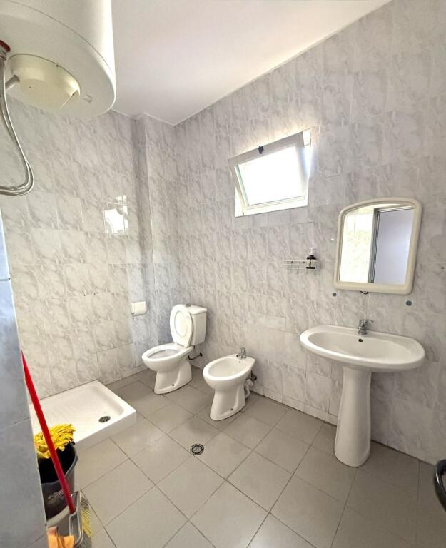 Jepet me qera apartament 1+1 ne qender te Tiranes