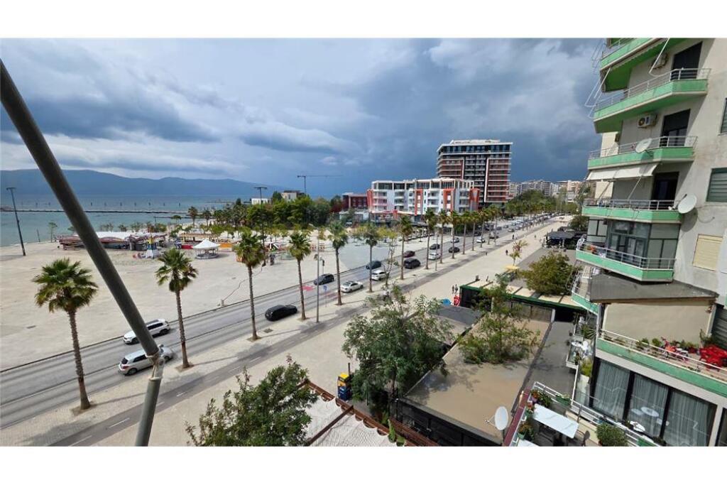 Apartament - Për Shitje - Rruga Reshat Osmani, Vlorë