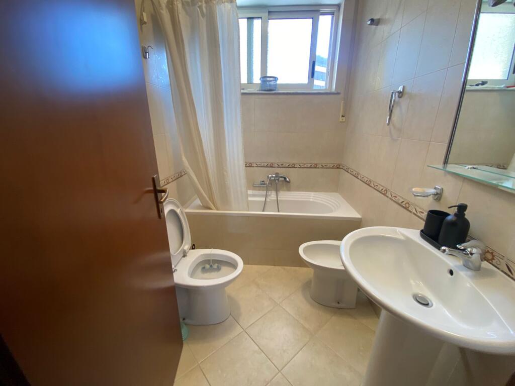 Jepet me qira apartament 3+1+2