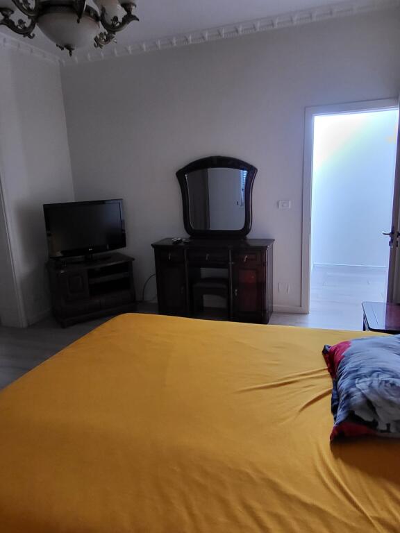 Jepet me qera 2+1 mobiluar kat 3 vile Myslym Shyri 650 eu