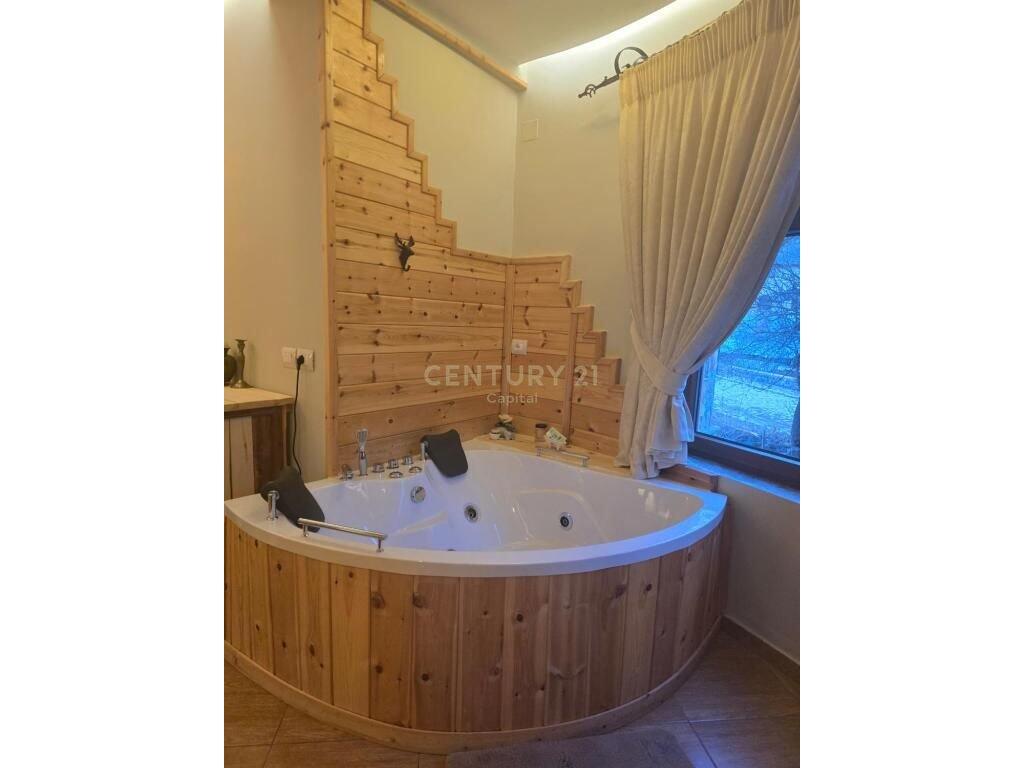 1.300 € /mese-Hotel in affitto a Voskopojë, Korçë