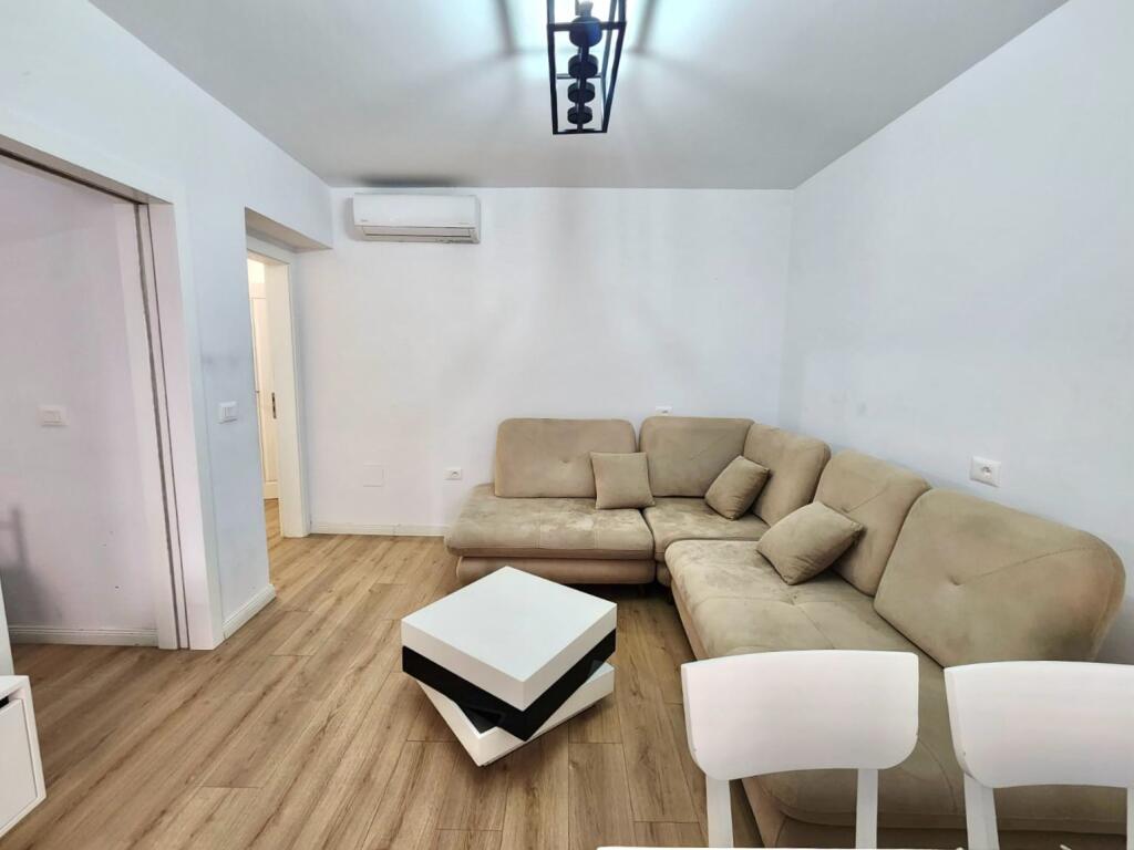 Me Qera: Apt 2+1 ( Petro Nini - Liqeni, Rr. Kosovareve ) K2, Pllt Ekzistues  | I Kompletuar || 550€/Muaj