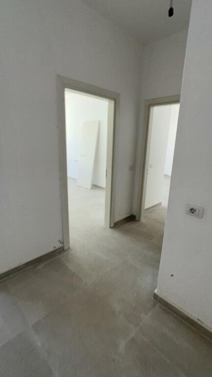 Shitet apartament Kamez