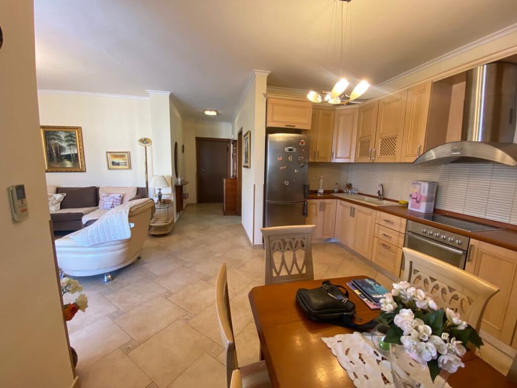 Jepet me qira apartament 3+1+2