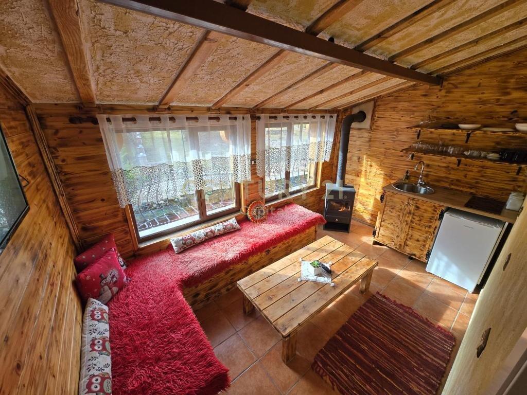 1.300 € /mese-Hotel in affitto a Voskopojë, Korçë