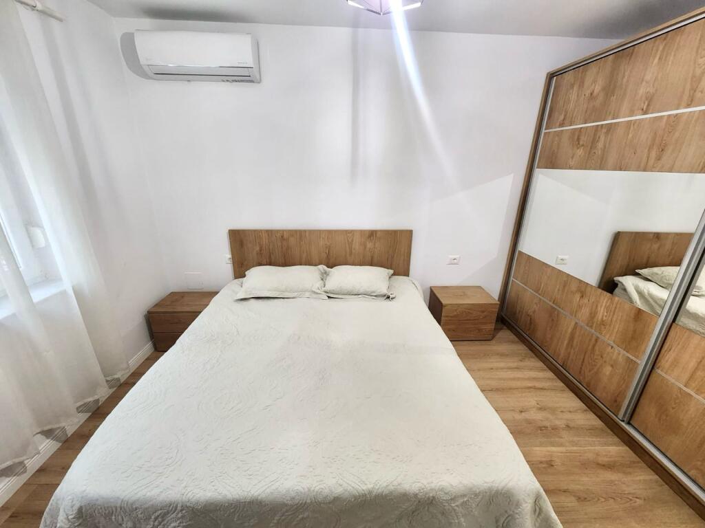 Me Qera: Apt 2+1 ( Petro Nini - Liqeni, Rr. Kosovareve ) K2, Pllt Ekzistues  | I Kompletuar || 550€/Muaj