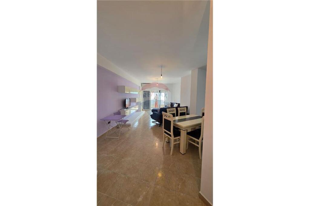 Apartament - Për Shitje - Rruga Reshat Osmani, Vlorë