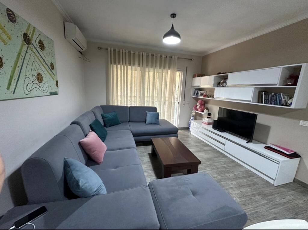 APARTAMENT 1+1  PER QIRA TEK RRUGA E DIBRES PRANE SPITALIT AMERIKAN 2 (QSUT)