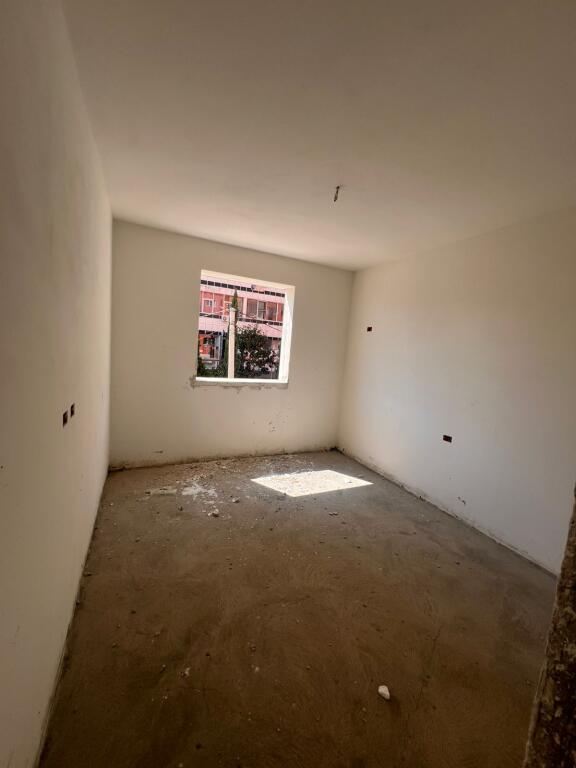 APARTAMENT NE SHITJE 2+1+POST PARKIMI NE YZBERISHT