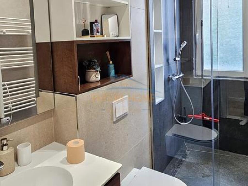Shitet, Apartament 3+1+2, Liqeni i Thate, Tirane
