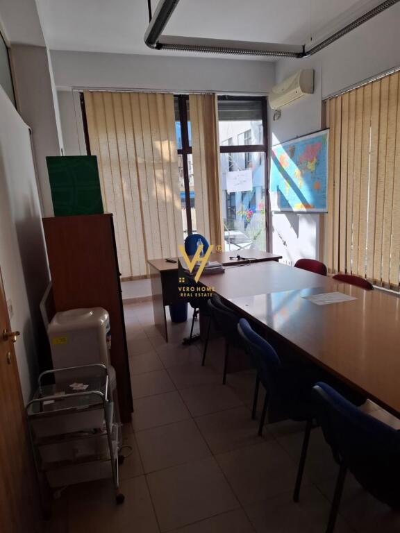 JEPET ZYRE 32 M2 ME QERA TE DONIKA CENTER 40.000 LEKE