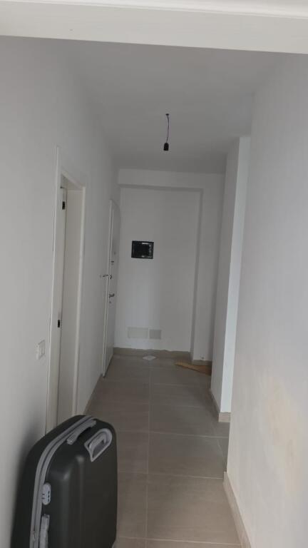 Jepet me qera 1+1  te shkolla kuqe 550 eu mobiluar