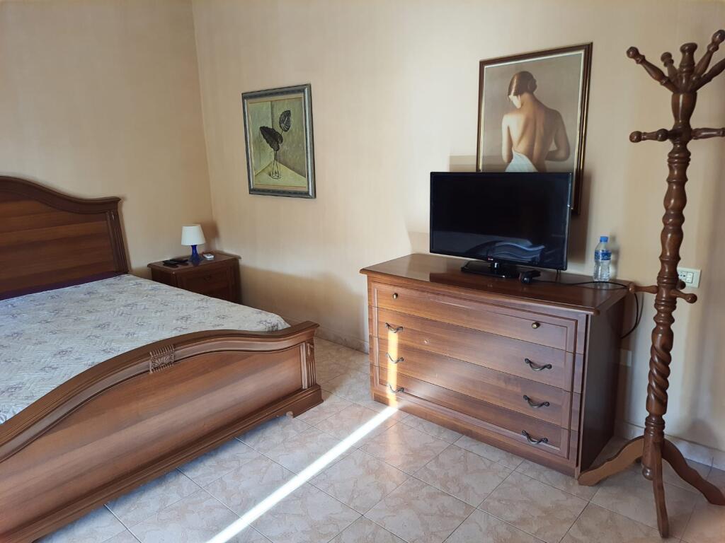 Tek Brryli jepet me qera apartament 2+1 ne pallat te ri. Ngjit me Ministrine e jashtme!