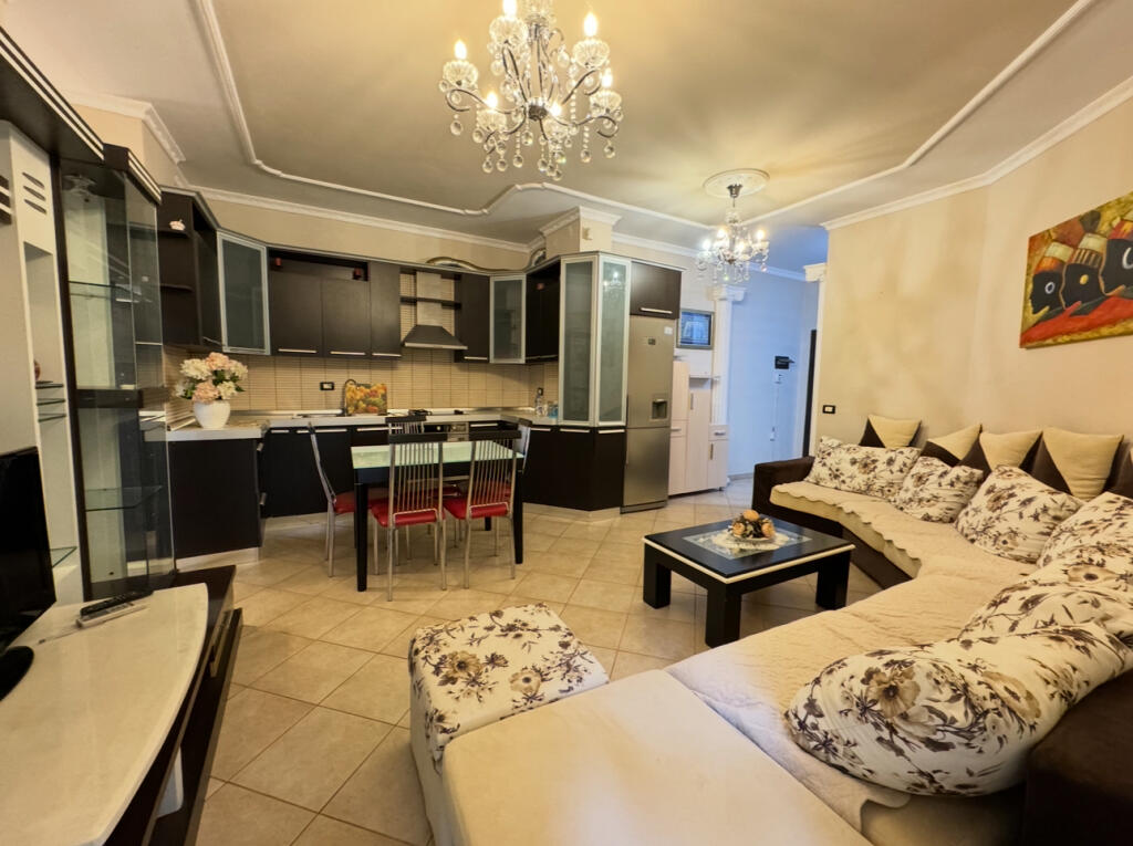 APARTAMENT 3+1 PER QIRA NE FRESK
