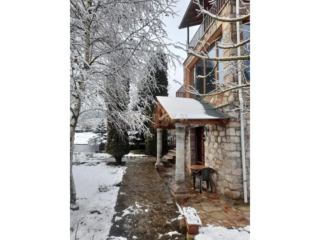 1.300 € /mese-Hotel in affitto a Voskopojë, Korçë