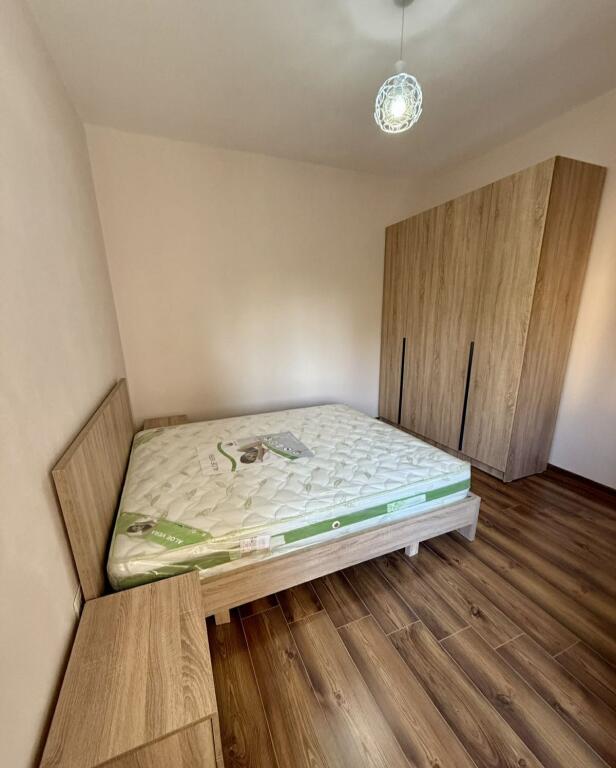 Jepet me qera apartament 1+1 ne qender te Tiranes