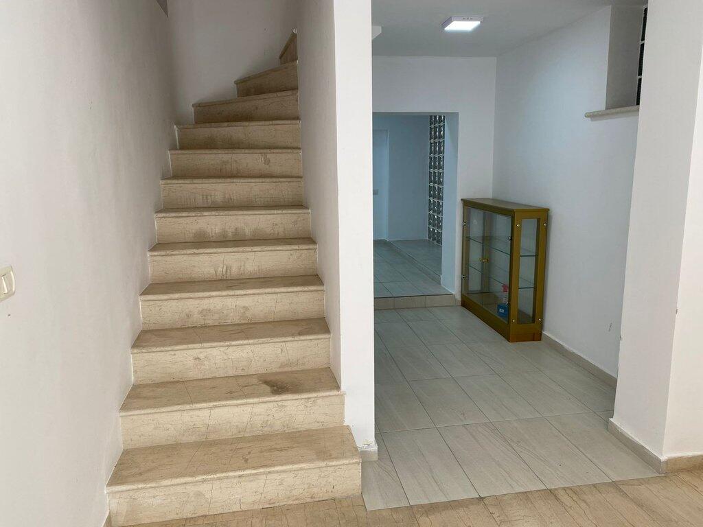 Rent, Business Premises+ Parking Spot, Tirana Center