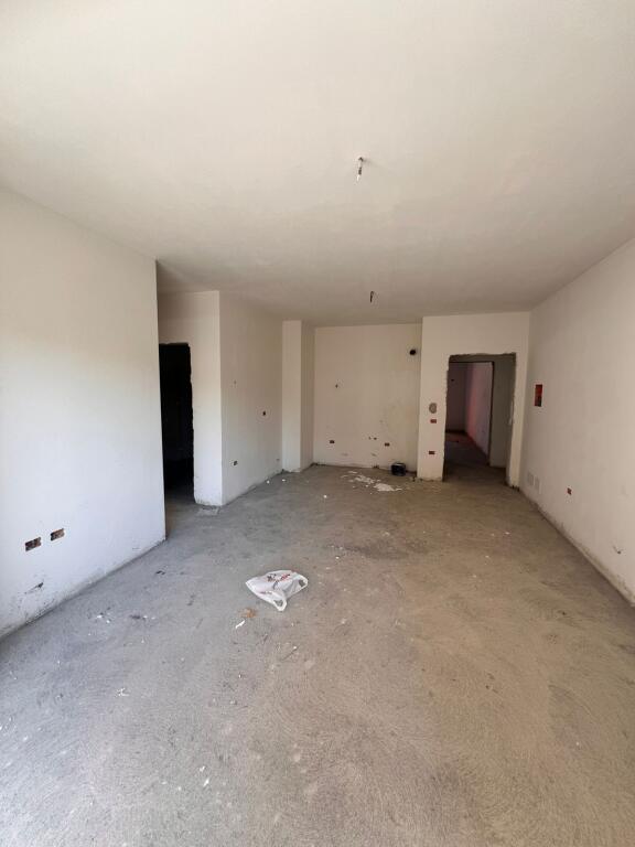APARTAMENT NE SHITJE 2+1+POST PARKIMI NE YZBERISHT