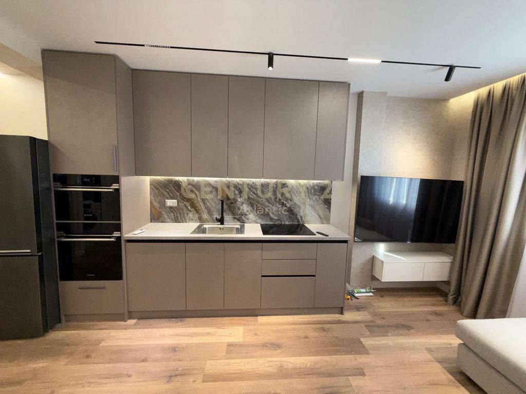 Apartament 2+1 Me Qira në Plazh, Stacioni i pare -Durrës!