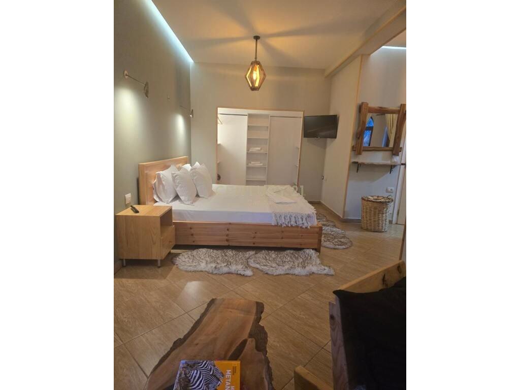 1.300 € /mese-Hotel in affitto a Voskopojë, Korçë