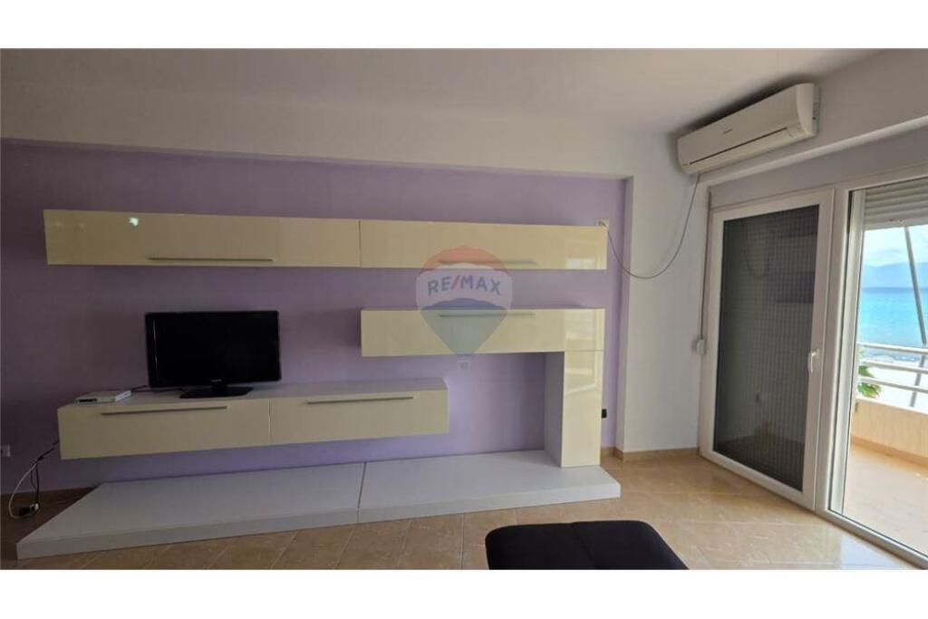 Apartament - Për Shitje - Rruga Reshat Osmani, Vlorë