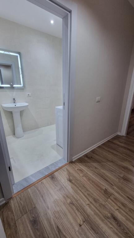 Jepet Me Qera Apartament 1+1+1 Ballkon