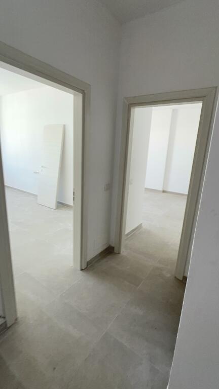 Shitet apartament Kamez