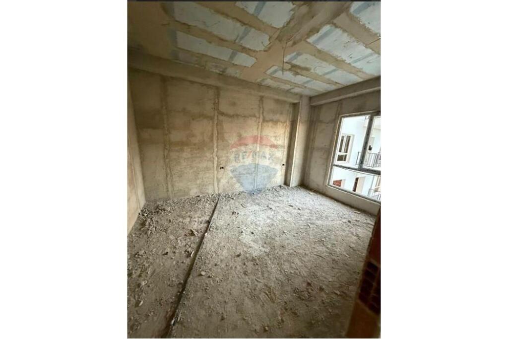 SHITET APARTAMENT 1+1 PRANË SPITALIT AMERIKAN 2