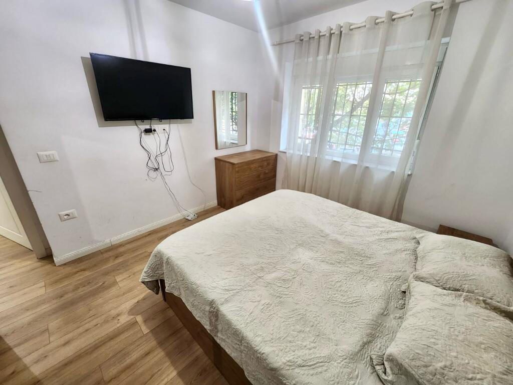Me Qera: Apt 2+1 ( Petro Nini - Liqeni, Rr. Kosovareve ) K2, Pllt Ekzistues  | I Kompletuar || 550€/Muaj