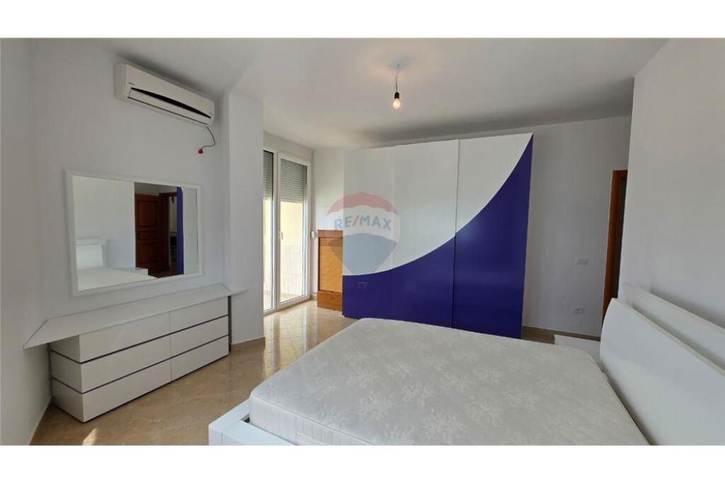 Apartament - Për Shitje - Rruga Reshat Osmani, Vlorë