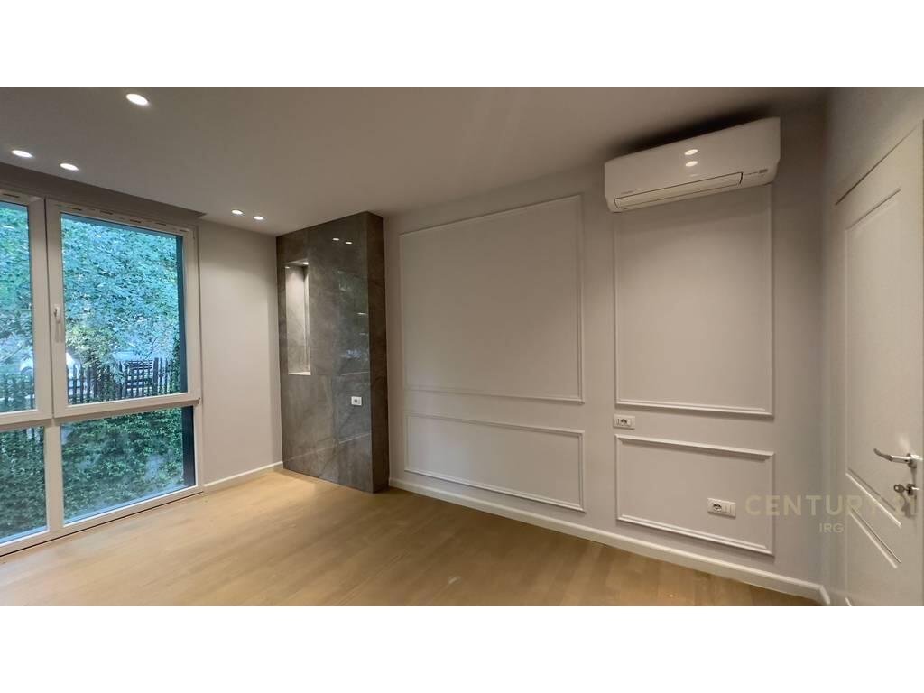 NË SHITJE – APARTAMENT LUKSOZ 3+1+2 PRANË PALLATIT TË BRIGADAVE