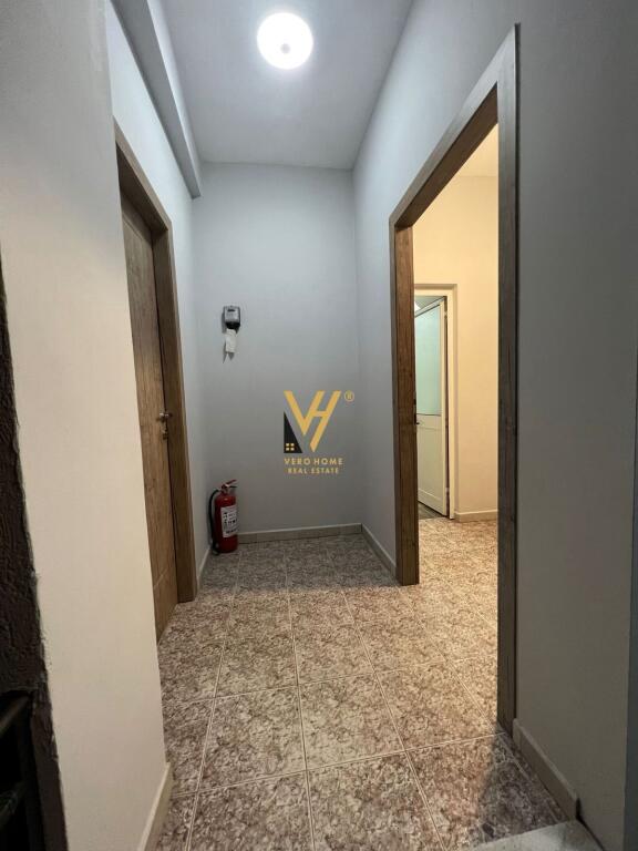 JEPET ZYRE 80 M2 ME QERA NE QENDER 60.000 LEKE