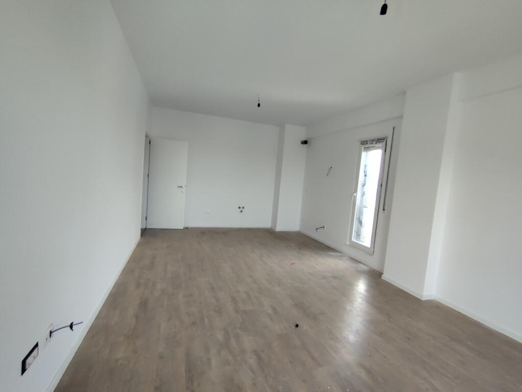 Shitet Apartament 2+1+2 - Kamez, Pajtoni