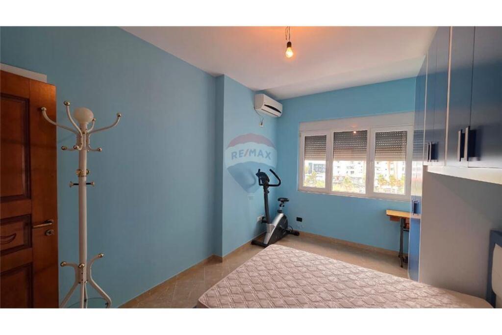 Apartament - Për Shitje - Rruga Reshat Osmani, Vlorë
