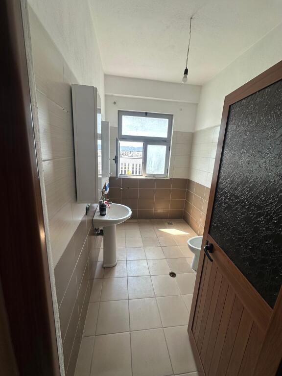 Shitet Apartament 2+1+2 Kamez ( Mundesi Blerje Me Kredi )
