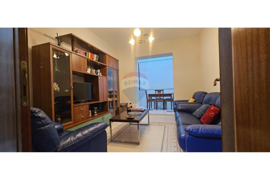 Apartament - Për Qira - Bllok