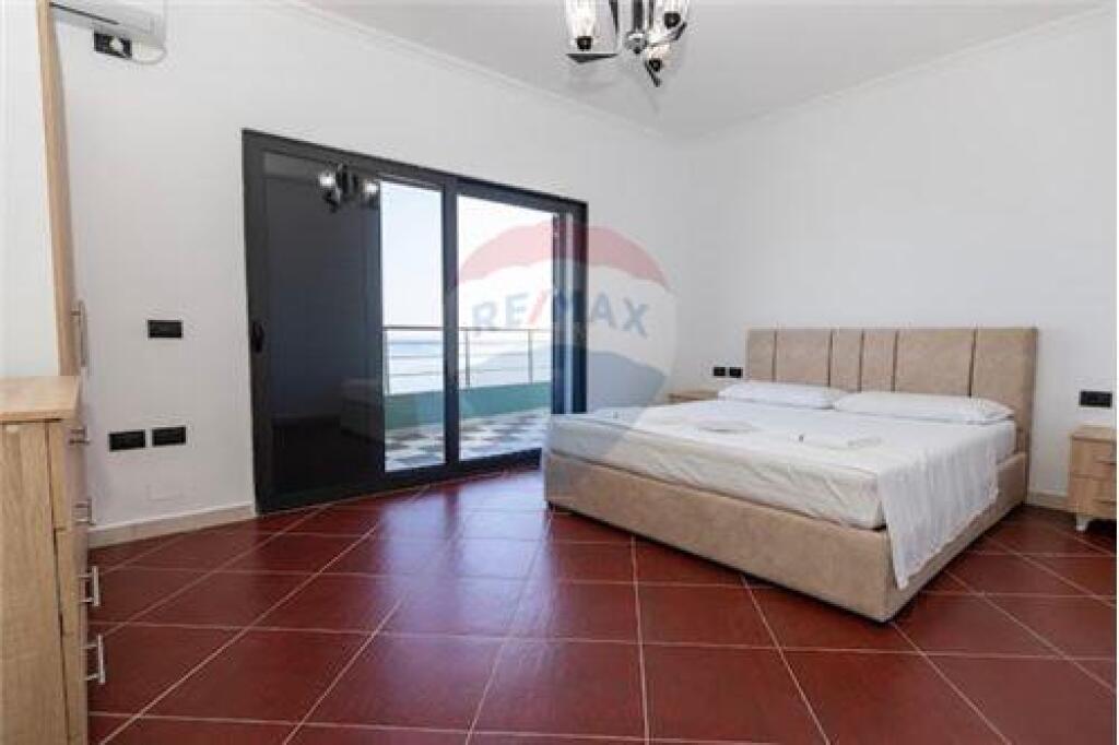 Apartament - Për Shitje - Rruga Reshat Osmani, Vlorë