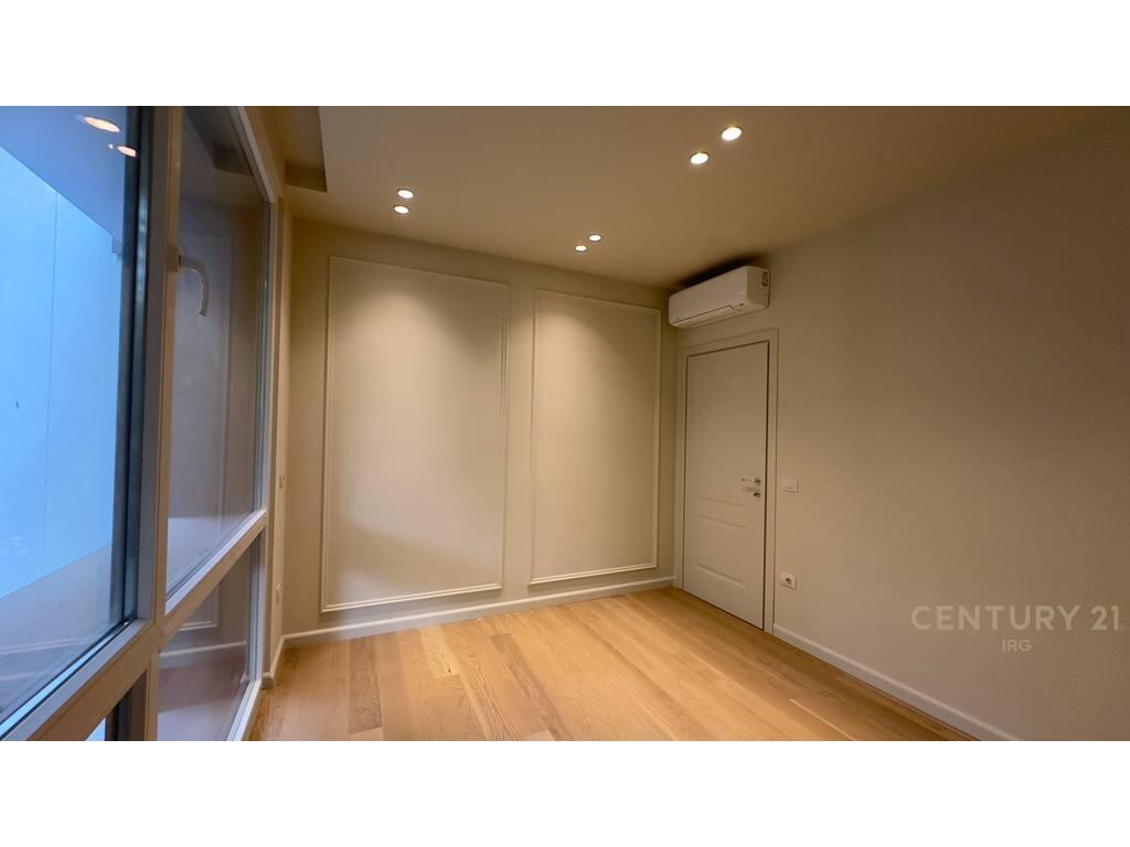 🏡 NË SHITJE – APARTAMENT LUKSOZ 3+1+2 pranë Pallatit të Brigadave