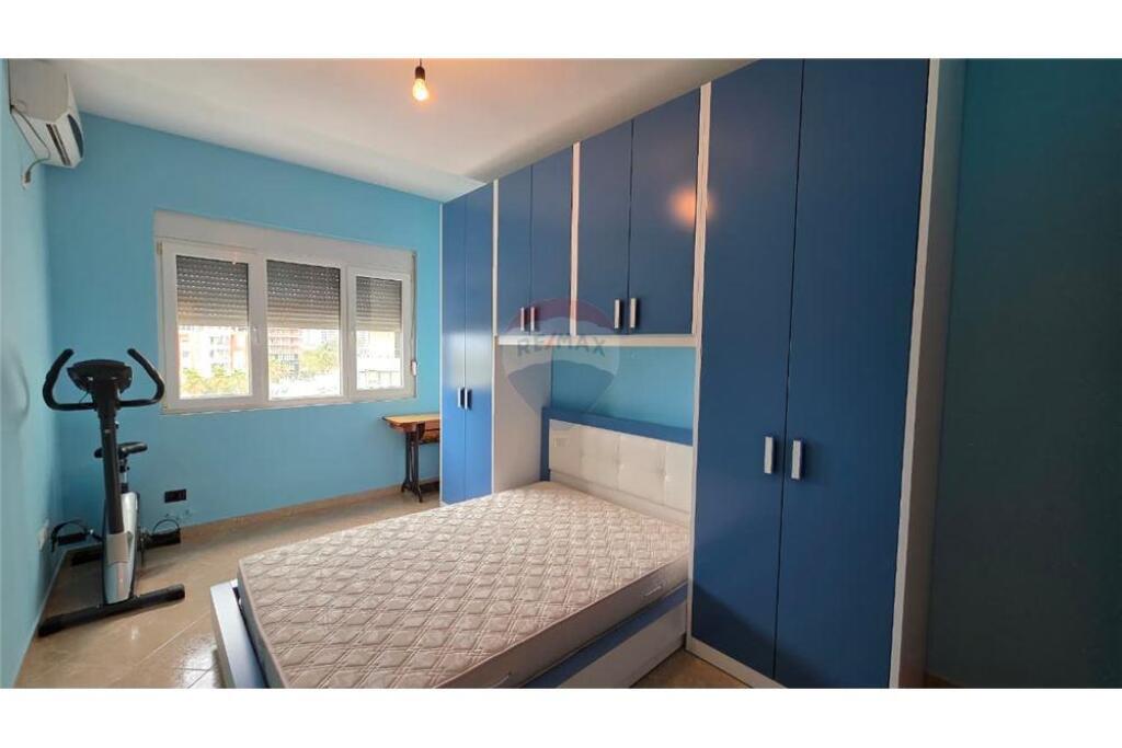 Apartament - Për Shitje - Rruga Reshat Osmani, Vlorë