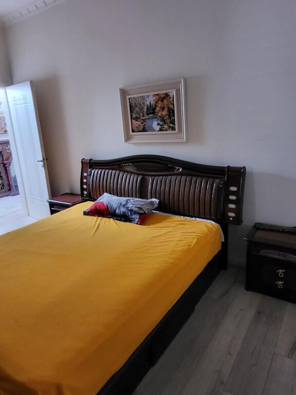 Jepet me qera 2+1 mobiluar kat 3 vile Myslym Shyri 650 eu