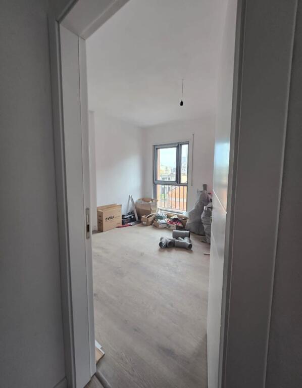 Apartament në shitje! Shkolla Kuqe 2+1+2+garderobe