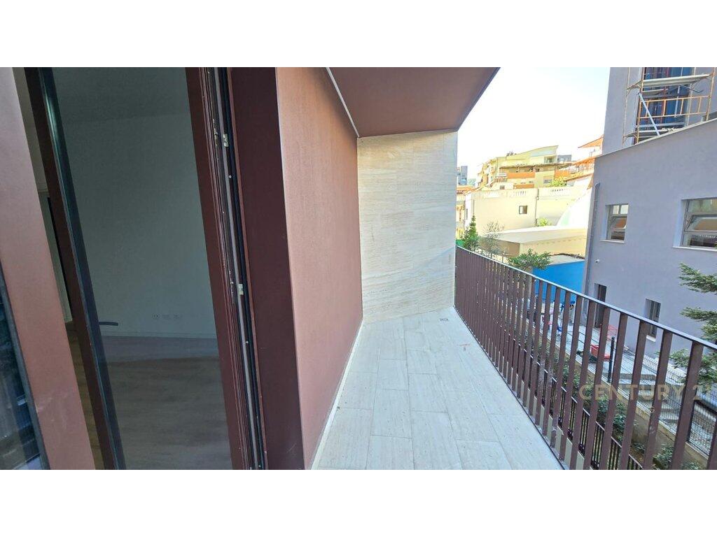 For rent 2+1+2 at Altana, Dinamo complex for office! - 2,000 € /month