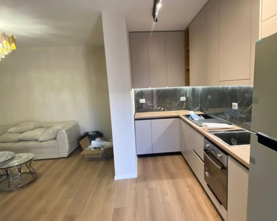 Te 2 Palmat, Astir Shitet apartament 2+1+2 tualete+2 Ballkone