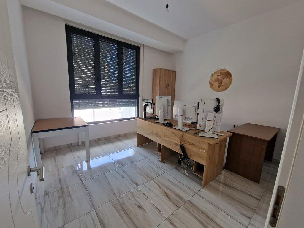 Ali Demi, Ambient Premium 251 m² – Ideal për Klinika, Zyrë Ekzekutive, Institucione Financiare!