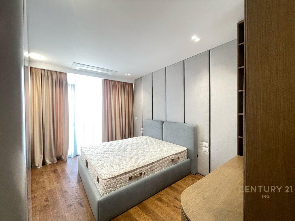 JAPIM ME QIRA APARTAMENT LUKSOZ+POST PARKIMI TEK REZIDENCA LAKE VIEW!