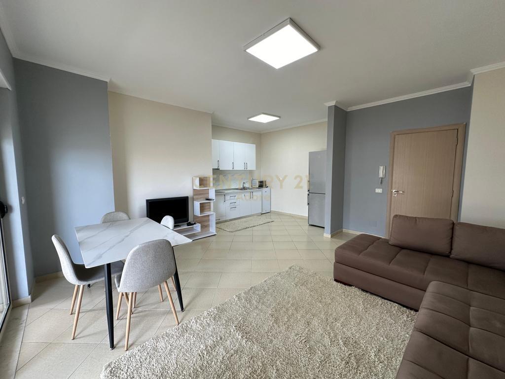 Jepet apartament me qira tek Kompleksi "Panorama"!