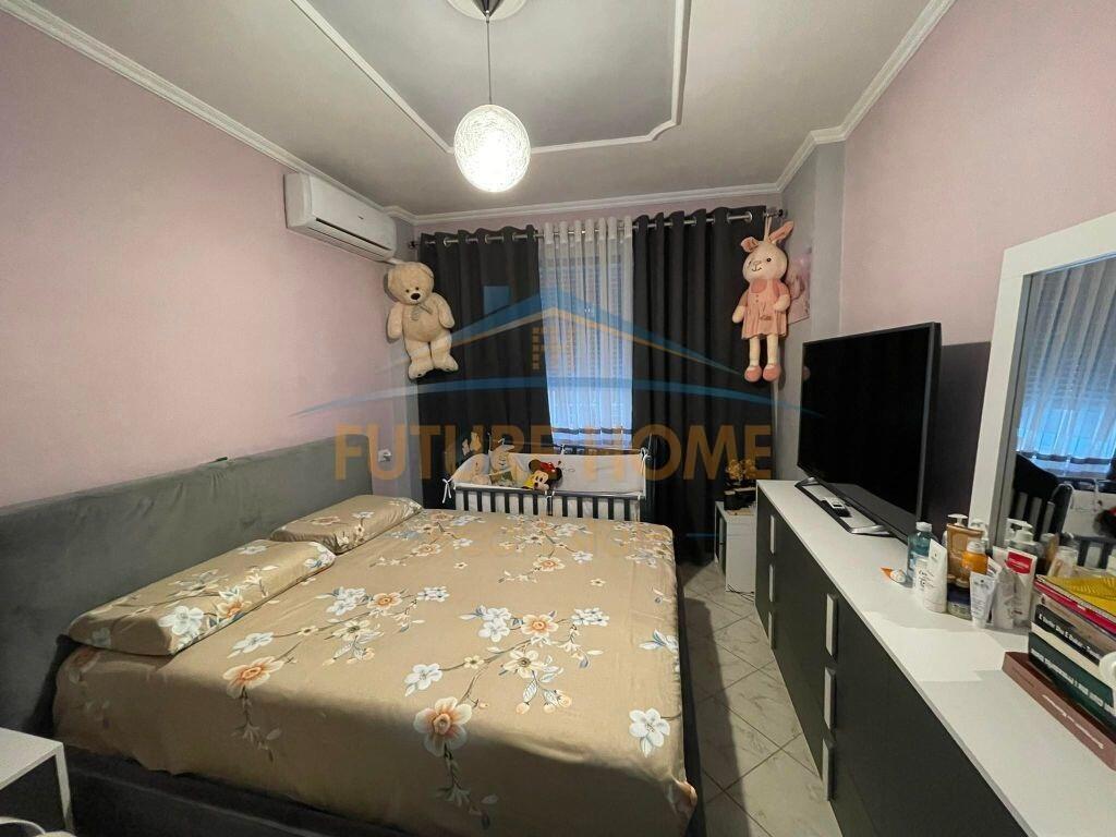 Jepet me qira 2+1 ASTIR VILA L 52.000 lekë